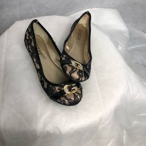 size says 5.5 but they look small and narrow